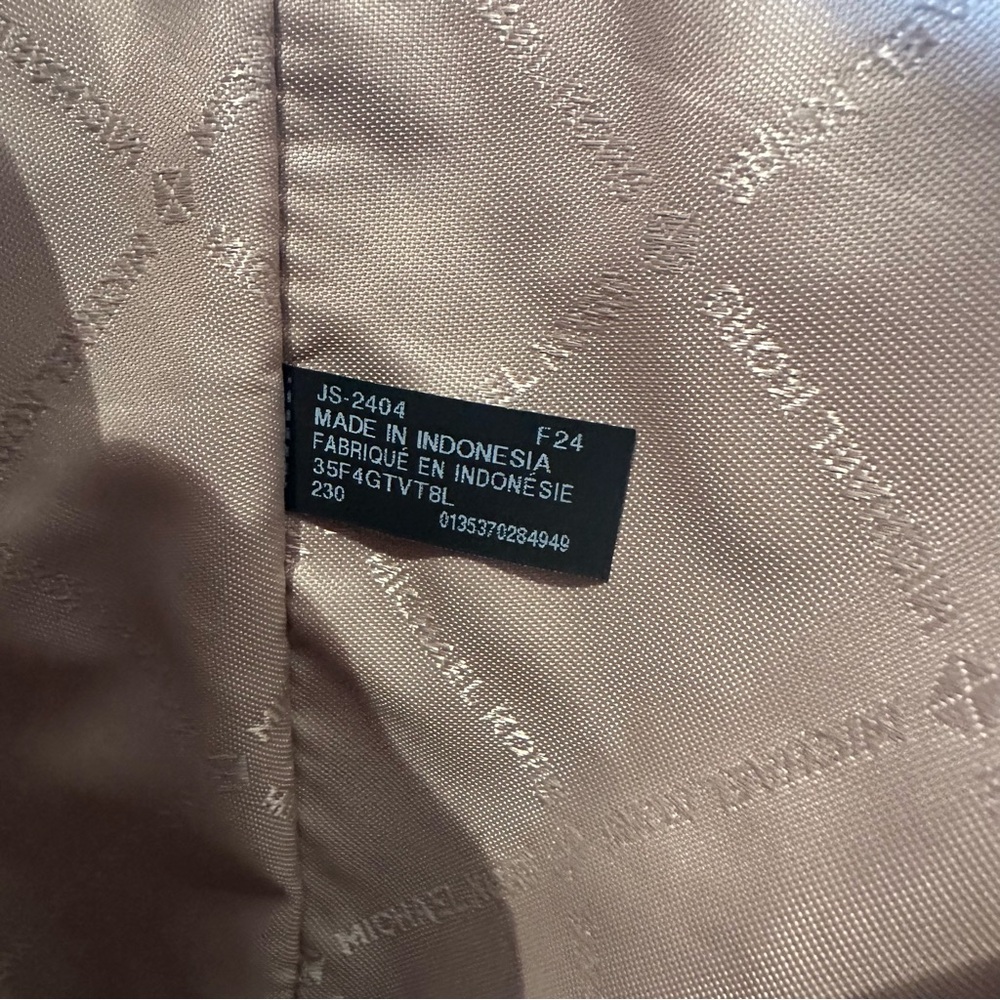 Michael Kors Jet Set Travel Tote (NWT) - Picture 12 of 15